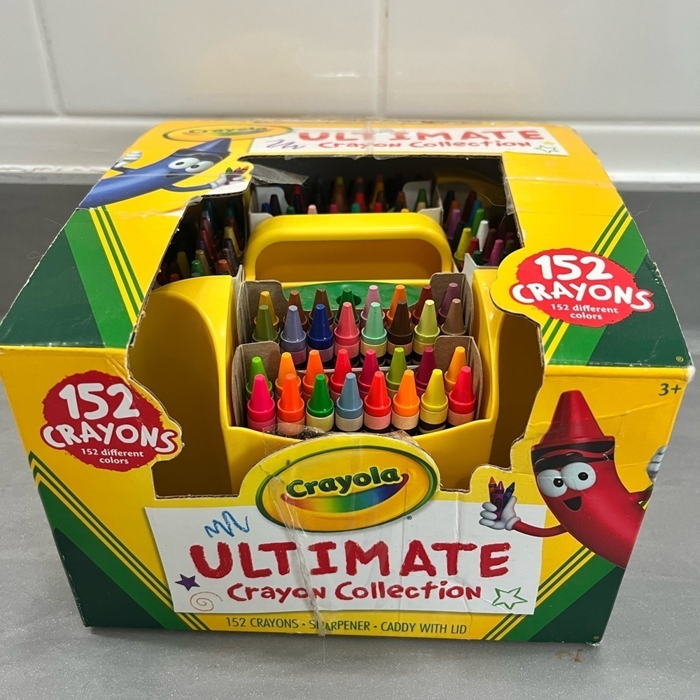 Crayola Ultimate Crayon Collection - 152 Count NIB